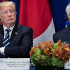 Trump (izquierda) y Tillerson escuchan a una delegación extranjera, en el marco de la Asamblea General de la ONU, el 21 de septiembre, en Nueva York.-AFP / BRENDAN SMIALOWSKI