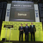 La cúpula de Bankia, con Rato en el centro, en el acto de salida a bolsa.-DAVID CASTRO