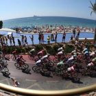 El pelotón de la Vuelta, durante la segunda etapa.-EFE / JAVIER LIZON