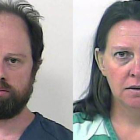Robert Johnson, de 44 años, y Marie Johnson, de 43, fotografiados por la policía tras ser detenidos acusados de abuso sexual de una menor.-Foto:   ST. LUCIE SHERIFF'S DEPT / FLORIDA