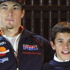 El norteamericano Nicky Hayden y Marc Márquez, el día que se conocieron en 2008.-REPSOL MEDIA