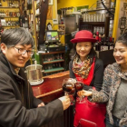 Turistas chinos en un bar.-EL PERIÓDICO / ARCHIVO