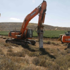 Varias máquinas esperan la orden para empezar los trabajos de construcción del asentamiento de Amijai en la Cisjordania ocupada.-AFP / MENAHEM KAHANA