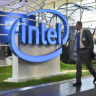 Estand de Intel en una feria tecnológica en Hannover, Alemania, en el 2016.-MAURITZ ANTIN (EFE)