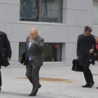 El expresident Jordi Pujol y su esposa, Marta Ferrusola, a su llegada a la Audiencia Nacional en Madrid para declarar como investigados ante el juez José de la Mata.-AGUSTÍN CATALAN