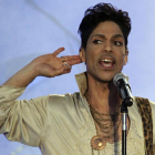 Prince, durante una actuación en el Hop Farm Festival, en Inglaterra, en julio del 2011.-OLIVIA HARRIS / REUTERS