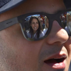 Felipe Massa habla con una periodista en Spa-Francorchamps, el pasado 25 de agosto.-AFP / LOIC VENANCE