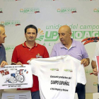 Gabriel Alonso (Uracyl), Javier Azpeleta (Uracyl), Aurelio Pérez (Alianza) y Aurelio González (Alianza) presentan la campaña de protesta.-Ical