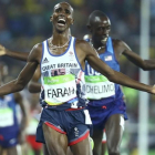 Mo Farah culmina el doblete en fondo al ganar la final de 5.000 metros.-REUTERS / LUCY NICHOLSON