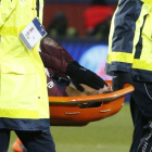 Neymar, retirado en camilla.-GEOFFROY VAN DER HASSELT (AFP)
