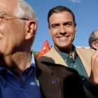 El presidente en funciones y líder del PSOE, Pedro Sánchez, cierra campaña en Madrid junto a sus candidatos.-JOSÉ LUIS ROCA