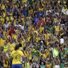 Aficionados brasileños durante un partido de fútbol femenino.-REUTERS / BRUNO KELLY