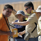 Varios turistas en el yacimiento de Numancia. / FERNANDO SANTIAGO-