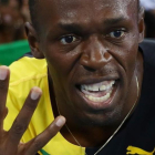 Usain Bolt celebra el triunfo con Jamaica en el relevo 4 x 100 en los Juegos de Río .-REUTERS / KAI PFAFFENBACH