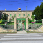 Exterior de la residencia de El Royo./ VALENTÍN GUISANDE-