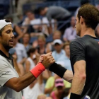Fernando Verdasco y Andy Murray se saludan tras el partido.-ROBERT DEUSTCH