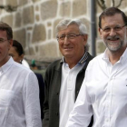 El presidente del Gobierno, Mariano Rajoy, y el de la Xunta de Galicia, Alberto Núñez Feijóo, este martes, 11 de agosto, en Mondariz, en Pontevedra.-EFE / SALVADOR SAS
