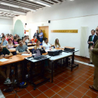 El delegado territorial de la Junta, en primer término, durante la presentación de los cursos.-ÁLVARO MARTÍNEZ