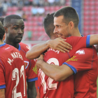 Los jugadores del Numancia celebran el tanto de la victoria ante el Almería que deja a los rojillos con siete puntos en la tabla.-Daniel Rodríguez