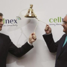 El presidente de Abertis, Francisco Reynés (izquierda), y el consejero delegado de Cellnex, Tobías Martínez, durante el estreno en bolsa de la filial de Abertis.-EFE