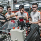 Estudiantes de FP Dual, en la fábrica de Seat, en junio del 2018.-RICARD FADRIQUE