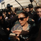 Isabel Pantoja sale de la Audiencia de Málaga, en abril del 2013.-Foto: REUTERS / JON NAZCA