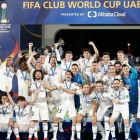 El Real Madrid celebra el triunfo en Abu Dabi en el Mundial de Clubs.-EL PERIÓDICO