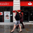 Una oficina del Banco Santander en Reino Unido.-EFE / ANDY RAIN