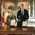 La vicepresidenta de Diputación, María José Jiménez y el secretario general de Agenda Urbana, Iñaqui Carnicero. HDS