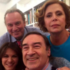 Bertín Osborne, con Agatha Ruiz de la Prada y Pedro J. Ramírez, en 'En la tuya o en la mía'.-