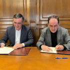 Antonio Pardo y Benito Serrano, en la firma del convenio. HDS
