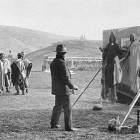 Joaquín Sorolla trabajando en los campos sorianos, 1912. (Archivo fotográfico del Museo Sorolla). / RIOJA DE PABLO-