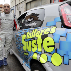 El piloto soriano Agustín Álvaro junto a su Citroën BX con el que se ha proclamado campeón de España. HDS