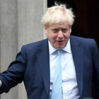 El primer ministro británico, Boris Johnson, abandona su residencia oficial este jueves.-VICTORIA JONES (DPA)