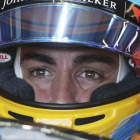 Fernando Alonso (McLaren-Honda), muy decepcionado del comportamiento de su monoplaza.-AP / RICK RYCROFT