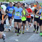 Varios corredores durante la Media Maratón de Soria. / ÁLVARO MARTÍNEZ-