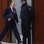 El extesorero del PP Luis Bárcenas entra en la Audiencia Nacional, el pasado mes de octubre.-AGUSTÍN CATALÁN