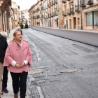 Pardo y De Gregorio pasan por una de las zonas cuyo pavimento se está renovando. HDS