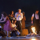 Momento de la versión en ópera de 'El ángel exterminador', de Buñuel, en el festival de Salzburgo.-MONIKA RITTERHAUS