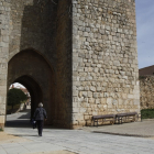 Puerta del Mercado en la muralla de Almazán en una imagen de archivo. HDS