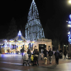 Iluminación navideña en la plaza de Mariano Granados.-Valentín Guisande