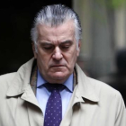 El extesorero del PP Luis Bárcenas, el pasado 10 de abril, tras acudir a la Audiencia Nacional a firmar ante el juez.-AGUSTÍN CATALÁN