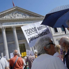 Manifestación de pensionistas frente al Congreso de los Diputados.-JOSÉ LUIS ROCA