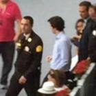 Momento en que varios miembros de seguridad acompañaron a el 'pequeño Nicolás' a salir de la pista.-Foto: TWITTER