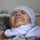 Bibihal Uzbeki, refugiada afgana de 106 años.-AP / DAVID KEYTON