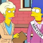 Kellyanne Conway y Marge Simpson, en el episodio de la serie Los Simpson.-EL PERIÓDICO