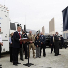 Trump pronuncia unas palabras durante la visita a los prototipos diseñados para la construcción del muro de México, en San Diego (California), el 13 de marzo.-REUTERS / KEVIN LAMARQUE