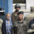 Tillerson, a la derecha con responsables militares surcoreanos.-REUTERS / LEE JIN-MAN
