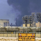 Una refinería de petróleo en Kuwait.-EFE / RAED QUTENA