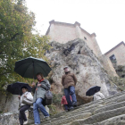 Turistas en San Saturio-Luis Ángel Tejedor